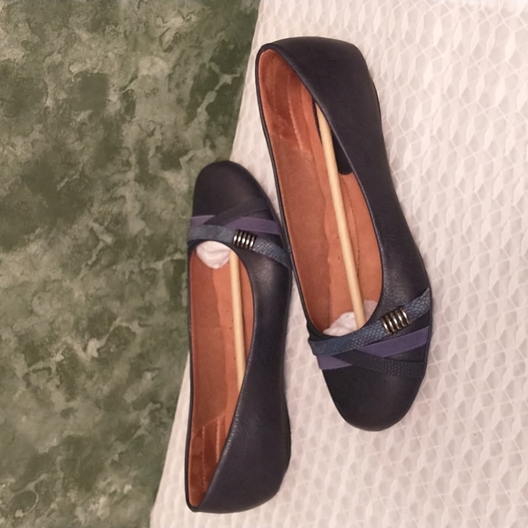 NWT & Box Eürosoft by Sofft Blue Shaina Slip On Flats Size 9 M Shoes Criss Cross - Picture 7 of 10
